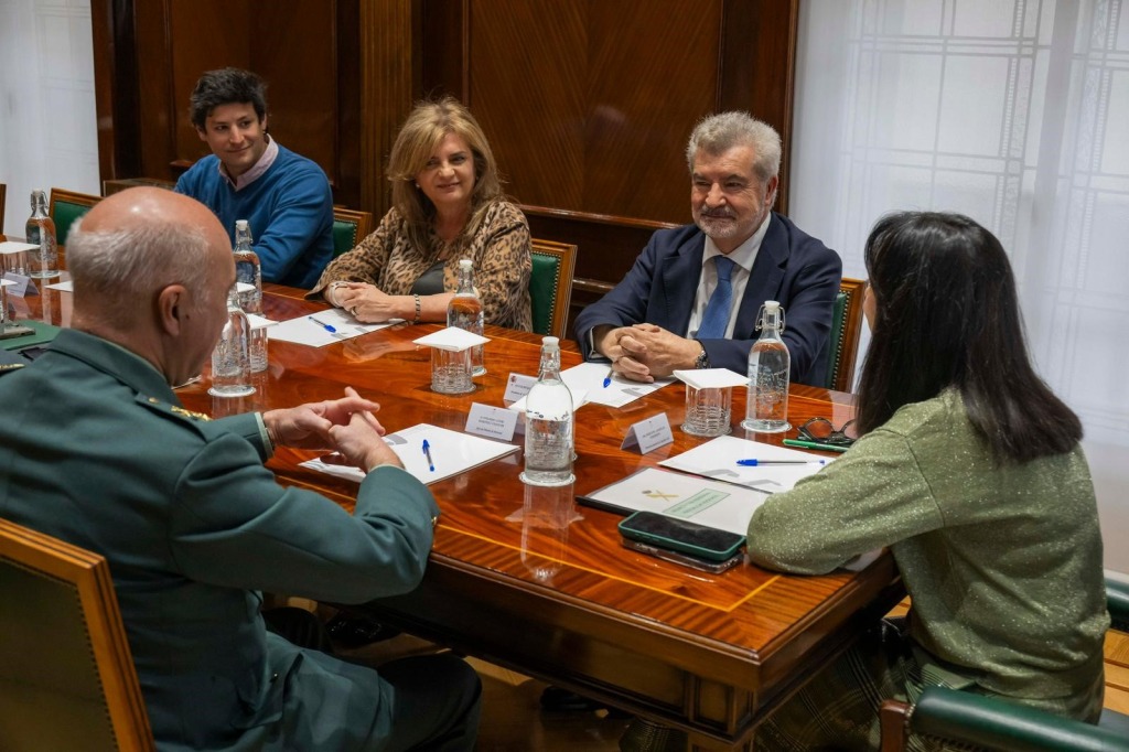 La Guardia Civil y la Fundación Vivofácil se unen para combatir la soledad no deseada, con especial atención al personal retirado